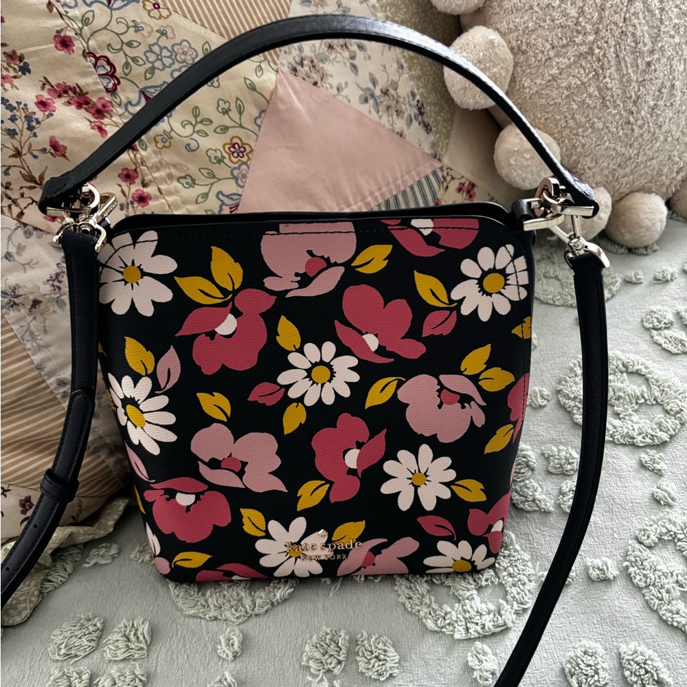 Darling Kate Spade Black Floral Darcy Crossbody Bag - Like New! - Picture 3 of 4